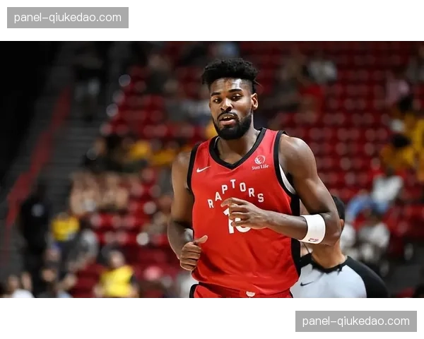 从发展联盟到首发：猛龙落选秀后卫琼斯的逆袭之路